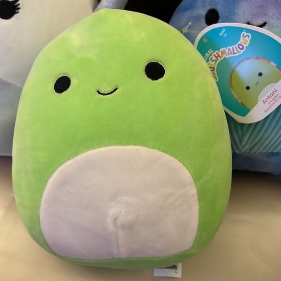 Squishmallow bundle that includes sea life and a planet - Picture 5 of 7